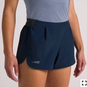 Lightweight Altra Women's VANISH 2" Navy Running Shorts Size M Zipped Pocket